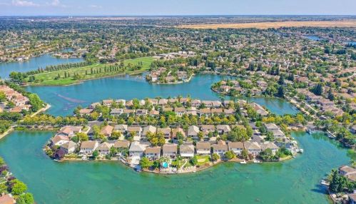 2712 Hinton Cir, Elk Grove, CA 95758-7648