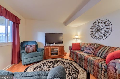 1604 Robert Rd, Lancaster PA  17601-5635 exterior