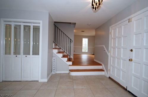 16 Battle Ridge Trl, Paterson, NJ 07512-1623