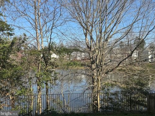 5239 Daybreak Ln, Woodbridge, VA 22193-5851