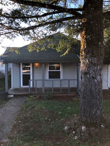 317 Zobrist St, Estacada, OR 97023-2529