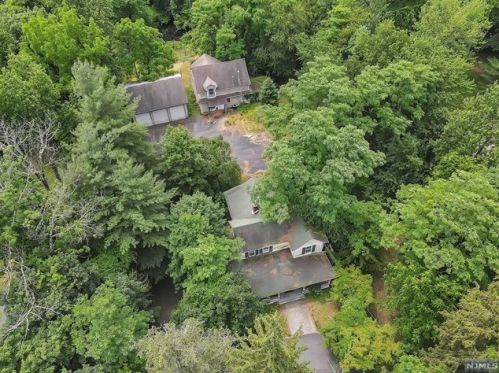 316 Allendale Ave, Allendale, NJ 07401-2029