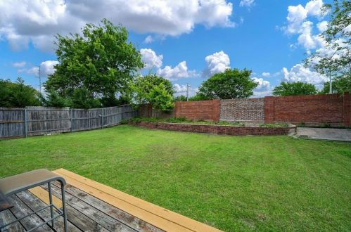 7002 Woodsprings Dr, Garland TX 75044-2147 exterior