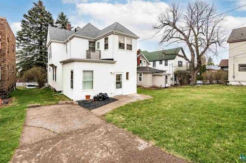 1407 3rd St, Duluth, MN 55804-2325