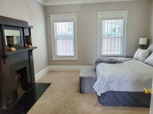 1737 Center Ave, Atlanta GA  30344-4703 exterior