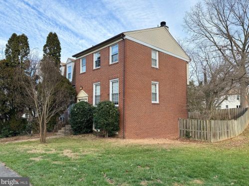 7919 Bubbling Brook Cir, Springfield VA  22153-2633 exterior