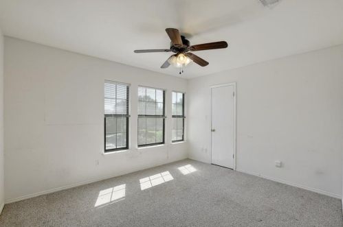 400 Masonwood Dr, Uhland TX 78640-4609 exterior