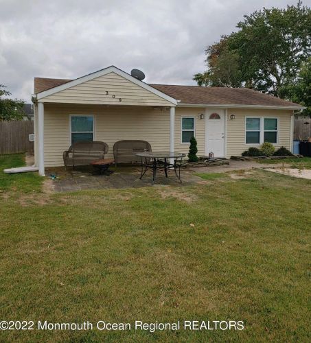 309 Beach Blvd, Lacey, NJ 08731-5128