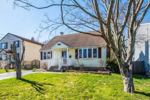 112 Oakland Ave, New Britain, CT 06053-2337