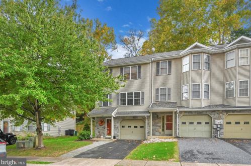 28 Deep Hollow Ln, Lancaster, PA 17603-7418