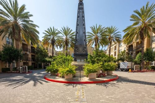 2156 Watermarke Pl, Irvine CA  92612-7691 exterior