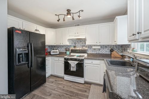 195 Billows Dr, Mount Royal, NJ 08061-1073