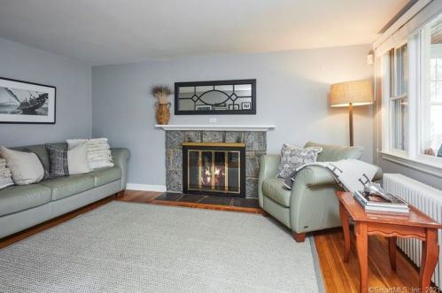 3 Upland Ct, Norwalk, CT 06854-3419