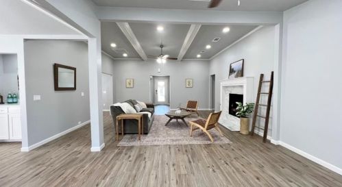 1044 Magnolia Dr, Carrollton TX  75007-4892 exterior