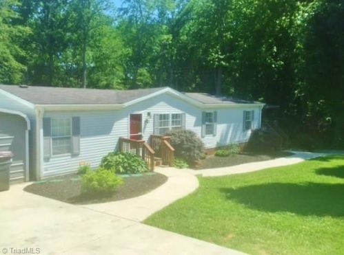 421 Drum Rd, Reidsville, NC 27320-8688