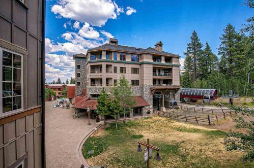 9001 Northstar Dr, Truckee CA  96161-4254 exterior