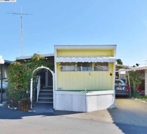 3913 Castro Valley Blvd, Hayward CA  94546-6000 exterior