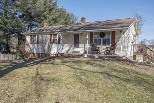 70 Cary St, Grottoes, VA 24441-2429