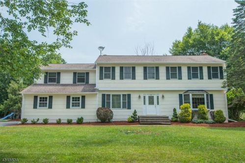 14 Winding Way, Dover, NJ 07869-3820