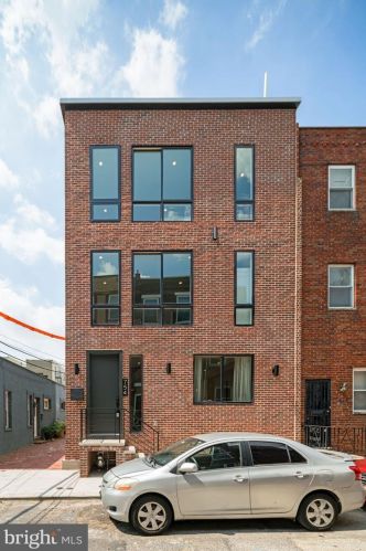 754 Darien St, Philadelphia, PA 19147-2806