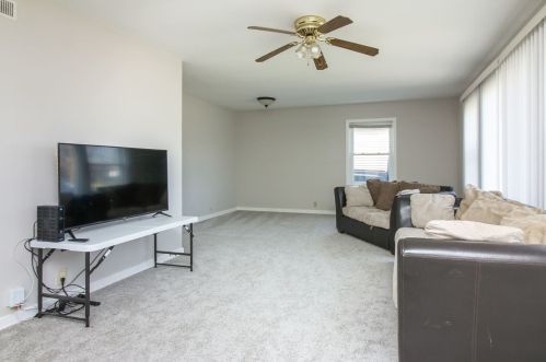 1128 Wolf Rd, Des Plaines, IL 60016-6148