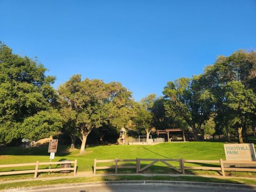 6750 Charing St, Simi Valley CA 93063-3926 exterior