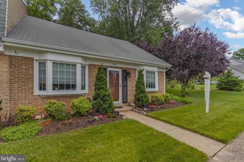 2537 Herrell Ct, Falls Church, VA 22043-3337