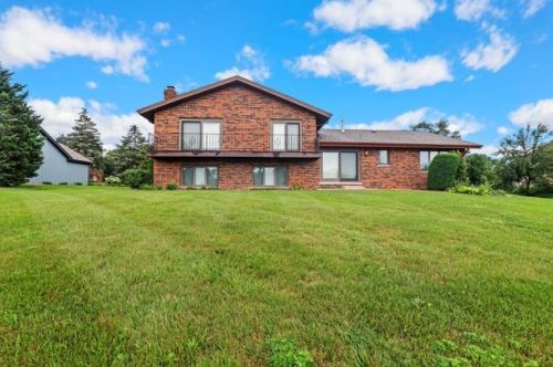 8401 Park Ave, Willowbrook IL 60527-6343 exterior