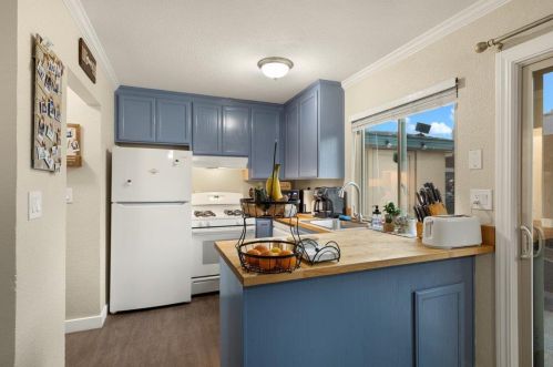 27447 Ponderosa Ct, Hayward CA  94545-4128 exterior