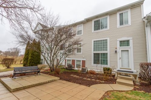 108 Hidden Creek Ln, North Aurora, IL 60542-1153
