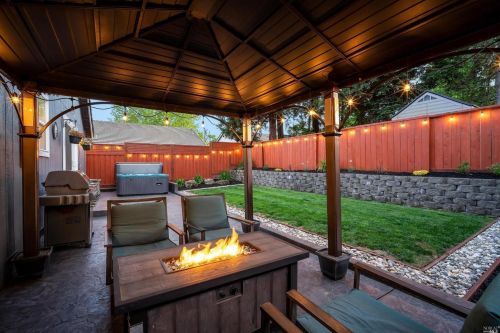 379 Sugar Maple Ln, Windsor, CA 95492-7107