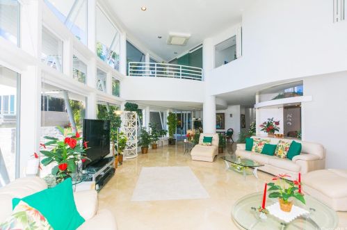 1205 Ikena Cir, Honolulu HI  96821-2561 exterior