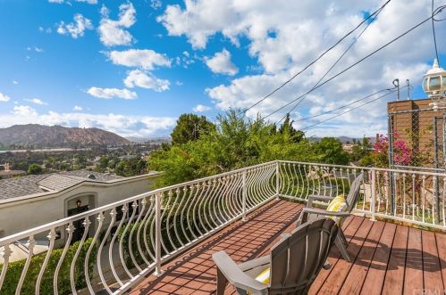 1623 Gladys Dr, Glendale CA  91206-1650 exterior