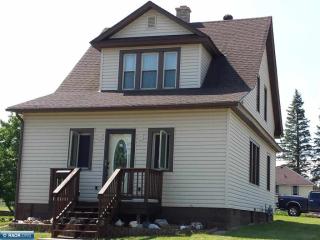 331 4th St, Chisholm, MN 55719-1508