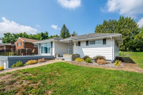 660 Circle Dr, North Belle Vernon, PA 15012-4005