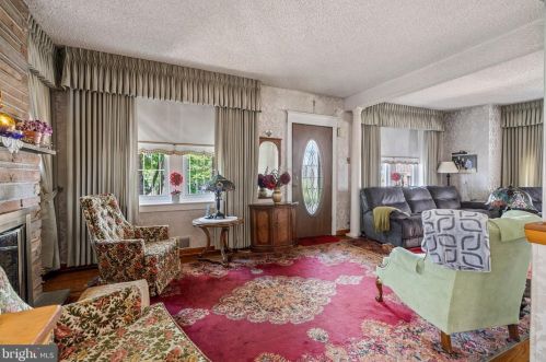 6729 Jackson St, Philadelphia PA  19135-2210 exterior