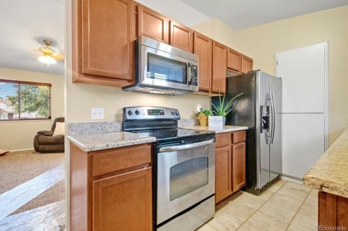 17857 Oxford Pl, Denver CO 80014-5137 exterior