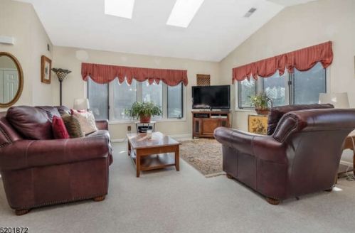 16 Troon Ter, Annandale, NJ 08801-1602
