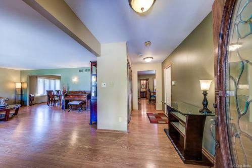 331 Ridgemoor Dr, Willowbrook IL  60527-5419 exterior