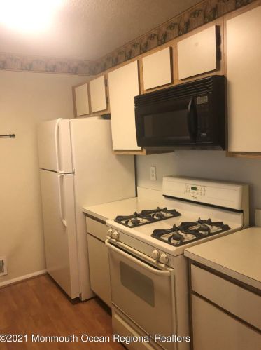 702 Ivy Ct, Jackson Twp, NJ 08527-4101