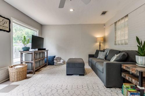 6015 Belgrade Ave, Dallas TX 75227-3608 exterior