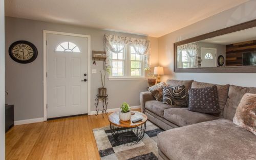 935 Fox Hollow Dr, Hudson NH  03051-4888 exterior