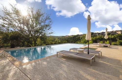 3314 Far View Dr, Austin TX  78730-3303 exterior