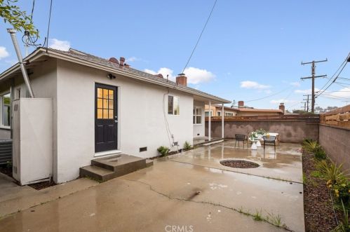 11609 Atkinson Ave, Hawthorne CA  90250-1827 exterior