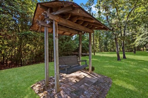 111 Butlers Ct, Conroe TX  77385-7906 exterior