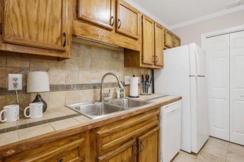 1605 Country Park Dr, Smyrna GA  30080-8264 exterior