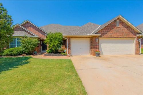 2709 Lancaster Ct, Edmond, OK 73012-3648
