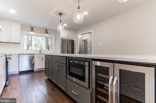 6617 Robin Rd, Springfield VA  22150-4323 exterior