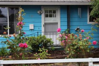 1140 School Ln, Lebanon, OR 97355-3242