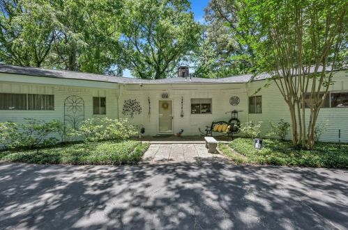 127 Indian Creek Dr, Conroe, TX 77304-1328